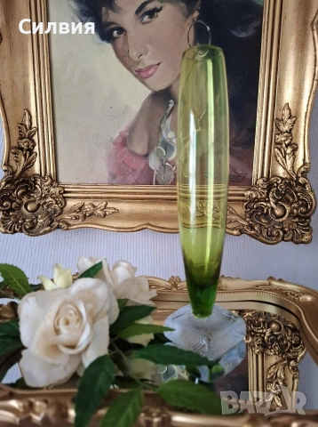 Изящна стъклена ваза тип "Солифлор" 