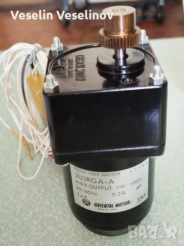 НОВ двигател Oriental Motor с редуктор 50:1 и тахогенератор (100V)