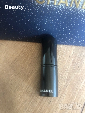 Четка за грим  на Chanel , снимка 2 - Козметика за лице - 54573945