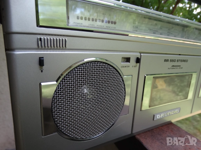 GRUNDIG RR 550 ..., снимка 2 - Радиокасетофони, транзистори - 54721633
