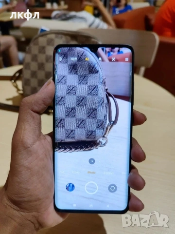 Xiaomi Mi Note 10 телефона работи прекрасно има пукнатина по гърба и леко отпред, снимка 2 - Xiaomi - 54711715