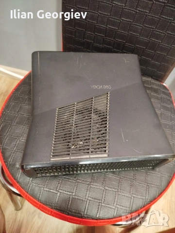 Продавам модната конзола XBOX 360 Slim, снимка 7 - Xbox конзоли - 54317809