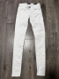 Дамски бели дънки GUESS – Jegging Ultra Skinny Low, снимка 1
