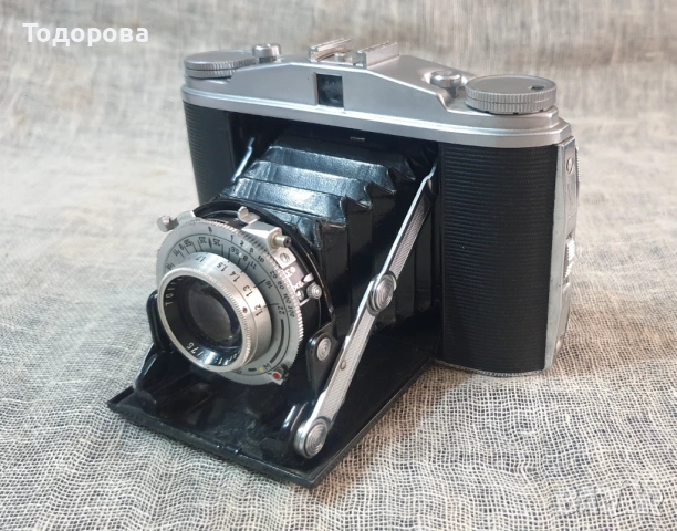 Старинен мехов фотоапарат AGFA.