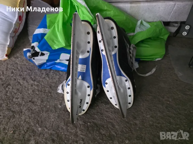 Продавам кънки за хокей