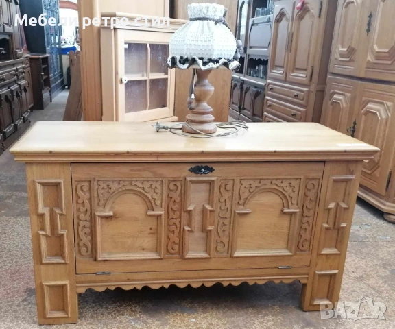 Витидж ракла / скрин с богата дърворезба. Едно невероятно допълнение в съвременния интериор. 