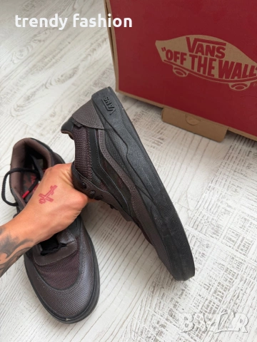 Vans обувки, снимка 4 - Спортни обувки - 55000580