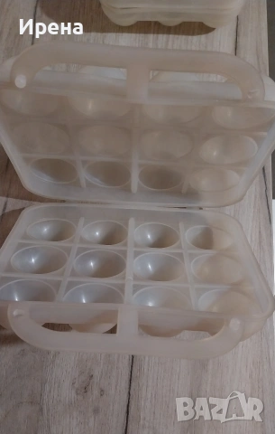 Два броя пластмасови кутии за яйца, снимка 2 - Кутии за храна - 54084094