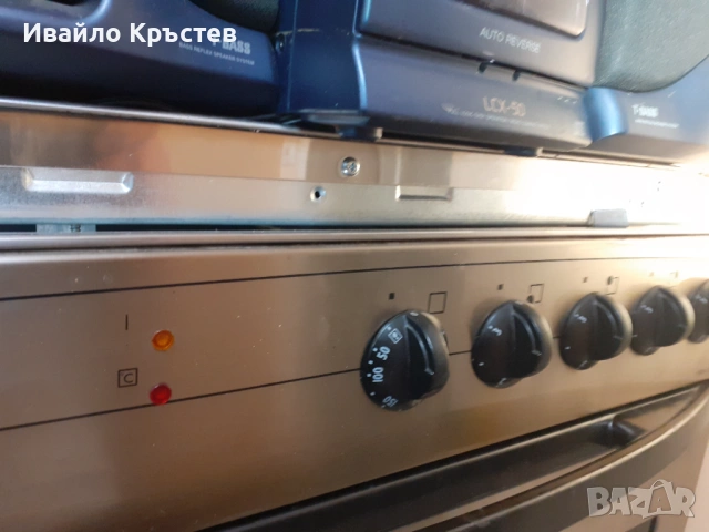 Продавам фурна за вграждане с керамични котлони , снимка 2 - Печки, фурни - 54170078