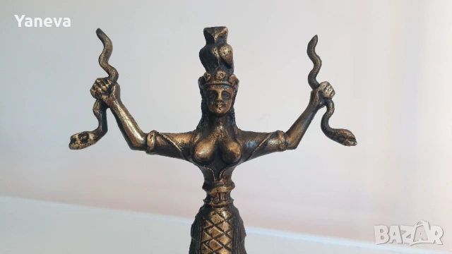 Бронзова статуетка на Минойска богиня със змиите , свързана с плодородието и природата. , снимка 3 - Статуетки - 54139256