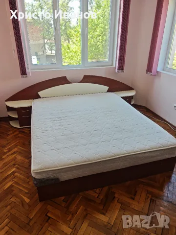 Спалня с нощни шкафчета