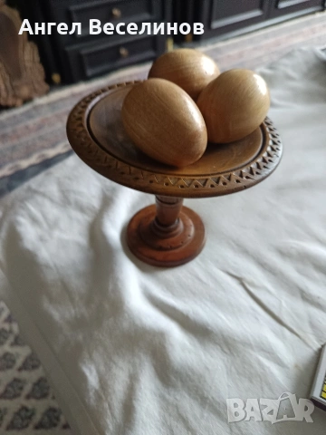 дървени яйца с поставка 