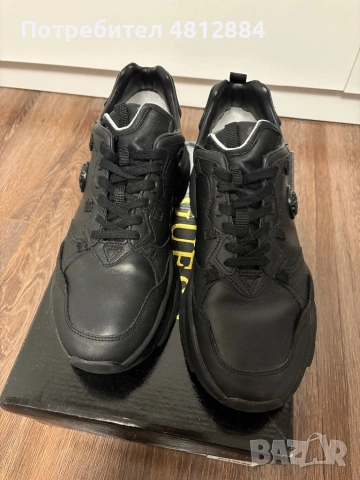 Продавам мъжки обувки Guess, снимка 4 - Спортно елегантни обувки - 54368428