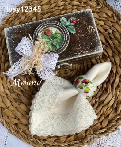 Дървена кутия с 6 пръстена за салфетки с горски ягоди. 🍓🌿🐞🍓🌿