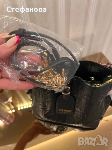 Дамска Чанта Fendi , снимка 4 - Чанти - 54493487
