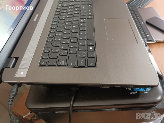 Лаптоп Medion Akoya E7225 / 17,3", снимка 5 - Лаптопи за дома - 54103790