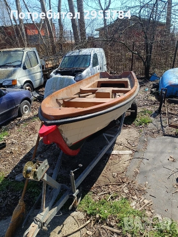 лодка с колесар