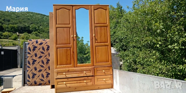 Продавам трикрилен гардероб, снимка 4 - Гардероби - 54902505