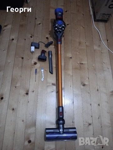 Отлична безжична Dyson V8 прахосмукачка с нова батерия и аксесоари