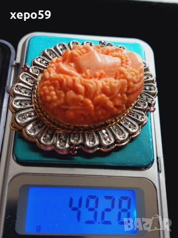 Прекрасен стар златен медальон с огромна коралова камея и 64 диаманта,злато 18к., снимка 13 - Колиета, медальони, синджири - 53961888