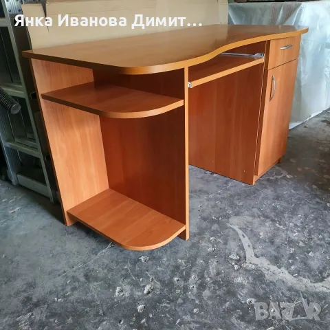 Ученическо бюро с място за компютър. Запазено, почти чисто ново. , снимка 5 - Мебели за детската стая - 55334572
