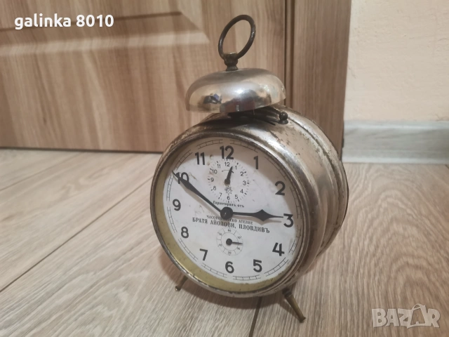 Стар работещ будилник, снимка 3 - Антикварни и старинни предмети - 54976694