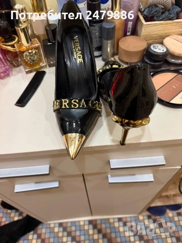 черни кожени обувки на ток Versace 