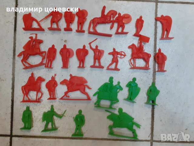 Пластмасови войници от социалистическо време,цена за всички