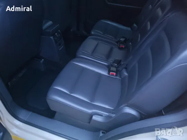 Volkswagen Touran 1.6 TDI 105 DSG/Кожен салон/Автопилот/Мултиволан/Печка, снимка 18 - Автомобили и джипове - 52946664