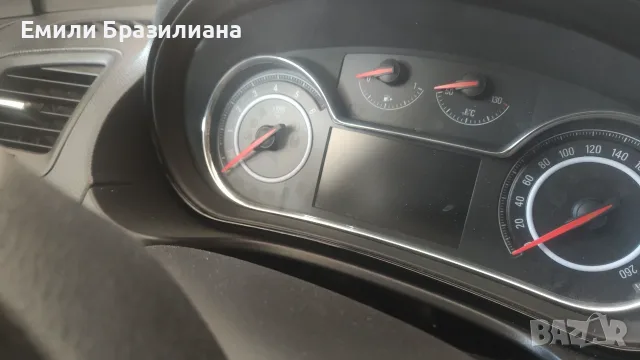 Опел Insignia 4x4 ударена отпред - за части и ремонт, снимка 3 - Автомобили и джипове - 55541051