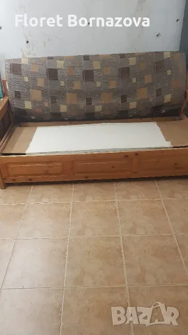 Продавам чамов разтегателен диван. Матракът е нов. Предаване лично. Цена 90 евро., снимка 5 - Дивани и мека мебел - 55604451