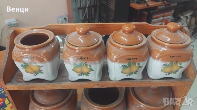 Стелаж с керамични съдове за подправки, снимка 2 - Сервизи - 54453602