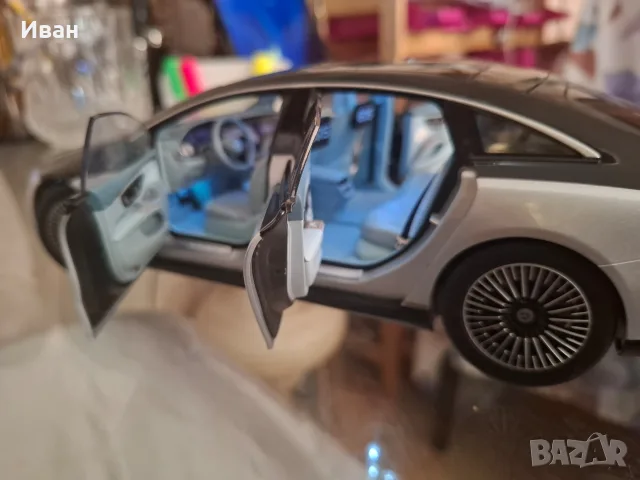 Продавам колекционерски модел Mercedes EQS 1:18, снимка 7 - Колекции - 55540707