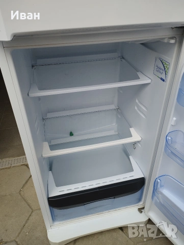 Продавам хладилник с камера indesit taan, снимка 3 - Хладилници - 54392840