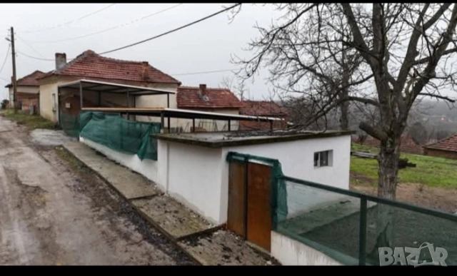Напълно рестраврирана къщта във регулация със ток и вода за довършителн ремонт вътрешни по вкус на , снимка 2 - Къщи - 54370956