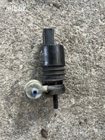 Помпа чистачки Шкода Октавия Skoda Octavia 3, снимка 2 - Части - 55150728