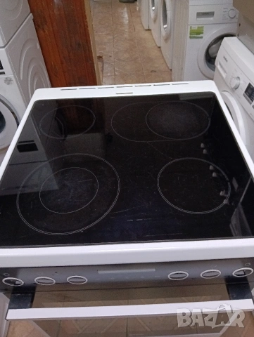 Като нова свободно стояща печка с керамичен плот Gorenje с 2 години Гаранция!, снимка 2 - Печки, фурни - 54648531