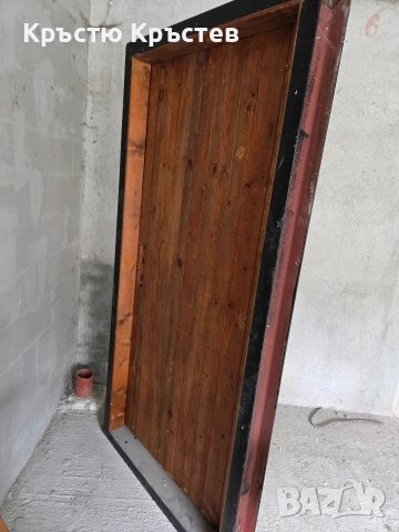 метална врата.