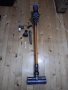 Отлична безжична Dyson V8 прахосмукачка с нова батерия и аксесоари, снимка 1