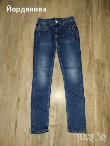 Два чифта дънки и две жилетки за 10 €