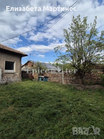 Стара къща с площ 70кв.м и УПИ 318кв.м в Стара чешма -Перник