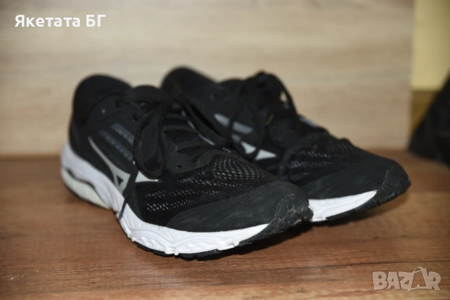 Mizuno оригинални мъжки маратонки, размер 44.5, цена 45 евро, снимка 3 - Маратонки - 54317636