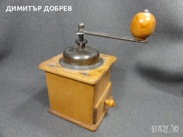 СТАРА РЕТРО ДЪРВЕНА МЕЛНИЦА ЗА КАФЕ РЪЧНА КАФЕМЕЛАЧКА, снимка 3 - Антикварни и старинни предмети - 54712680