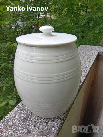 Бял керамичен буркан с капак – Villeroy & Boch 