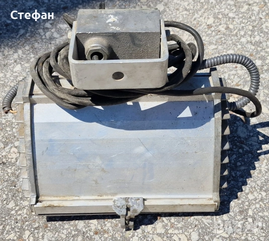 Халоенна лампа, вана, прожектор от ЗОТ "Светлина", стар но работещ, 500W, снимка 2 - Външни лампи - 54834879