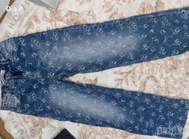 Bershka 32 дънки с черешки, снимка 2 - Дънки - 55421947