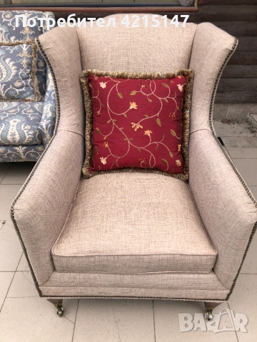 фотьойл от "Henredon" Wingback Nailhead Club Lounge -Бежов ленен фотьойл с крила