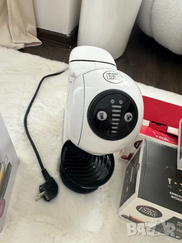 Кафемашина с капсули dolce gusto в гаранция, снимка 3 - Кафемашини - 54175212