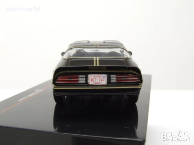 Pontiac Firebird Trans Am 1977 - мащаб 1:43 на IXO моделът е нов в PVC дисплей-кейс, снимка 6 - Колекции - 54504010