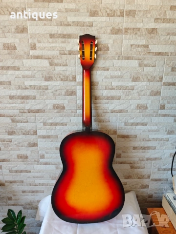 Класическа акустична китара от соц-а - Орфей, снимка 4 - Китари - 54252610